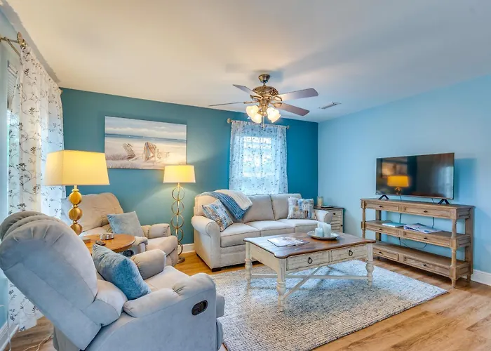Holiday home Downtown Gem: Walk To Restaurants & Palafox St!