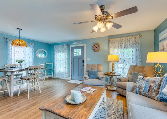 Holiday home Downtown Gem: Walk To Restaurants & Palafox St! Pensacola