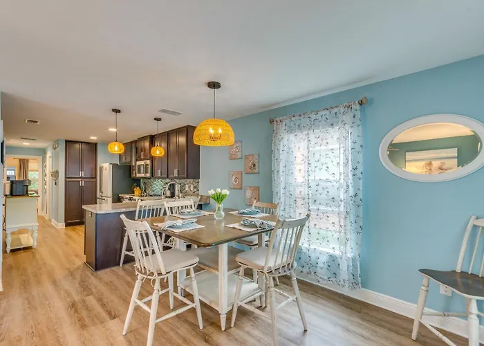 Holiday home Downtown Gem: Walk To Restaurants & Palafox St!