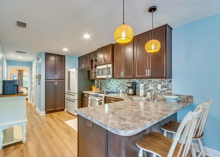 Downtown Gem: Walk To Restaurants & Palafox St! Holiday home Pensacola