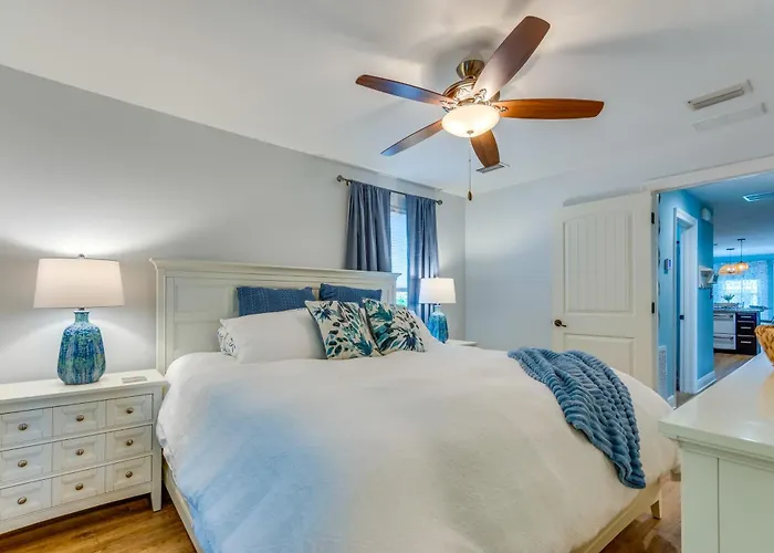 Downtown Gem: Walk To Restaurants & Palafox St! Holiday home Pensacola