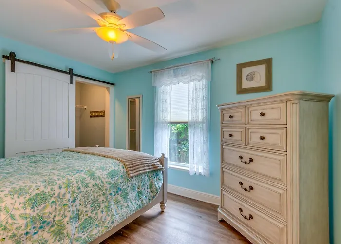 Downtown Gem: Walk To Restaurants & Palafox St! Holiday home Pensacola