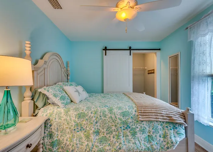 Holiday home Downtown Gem: Walk To Restaurants & Palafox St! *
