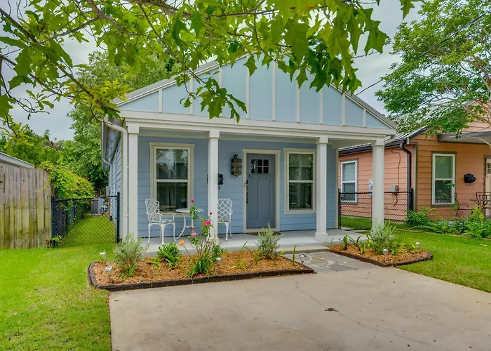 Downtown Gem: Walk To Restaurants & Palafox St! Holiday home Pensacola